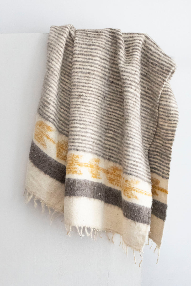 Traditional Momo Blanket - Grey / Gold