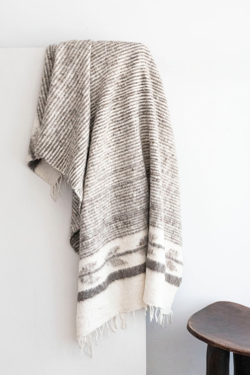 Traditional Momo Blanket - Grey