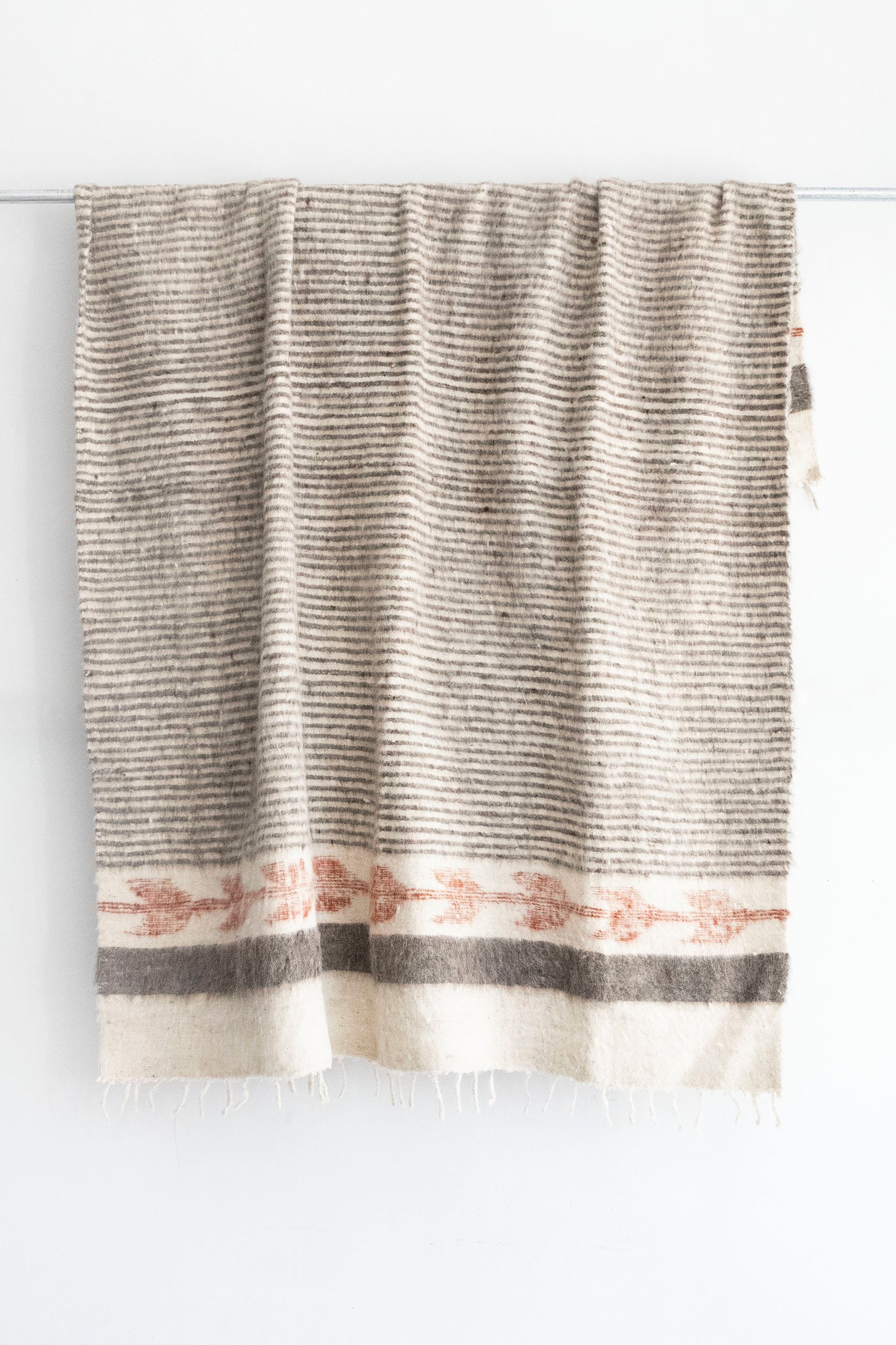 Traditional Momo Blanket - Grey / Cayenne
