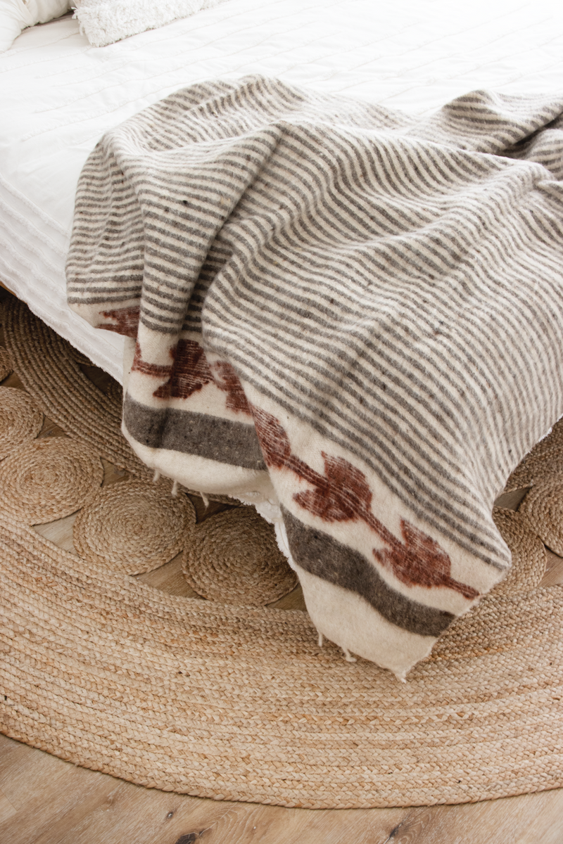 Traditional Momo Blanket - Grey / Cayenne