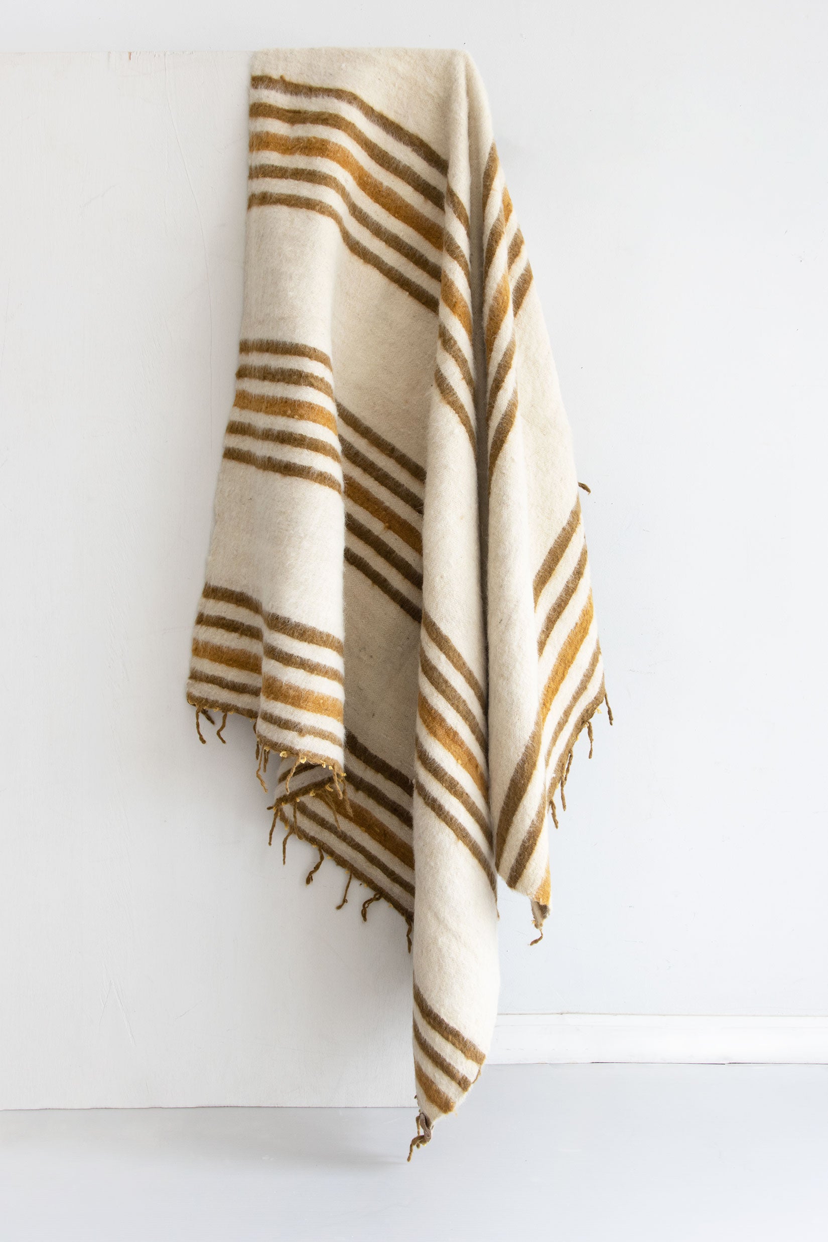 Dark Olive & Gold Thin Stripe Modern Momo Blanket – The Global Trunk